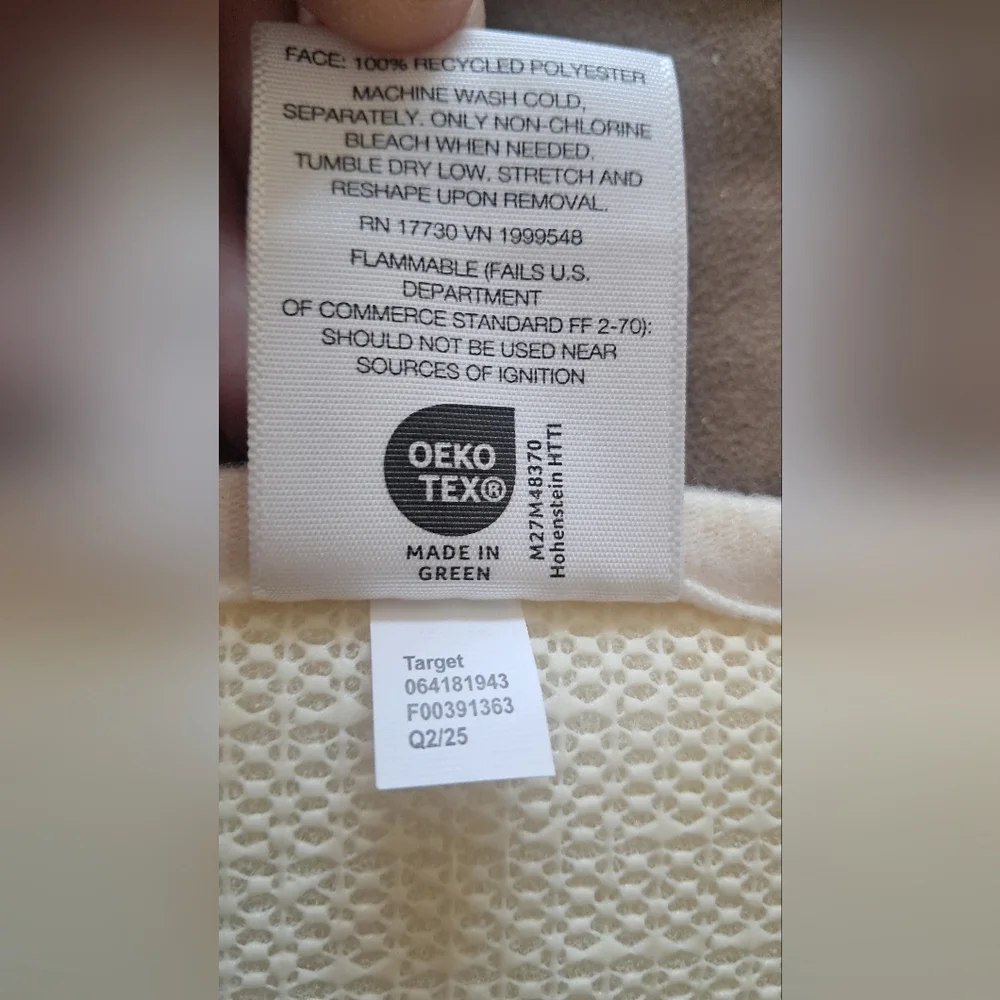 NWT Room essentials Black & Cream Cushioned Bath Rug